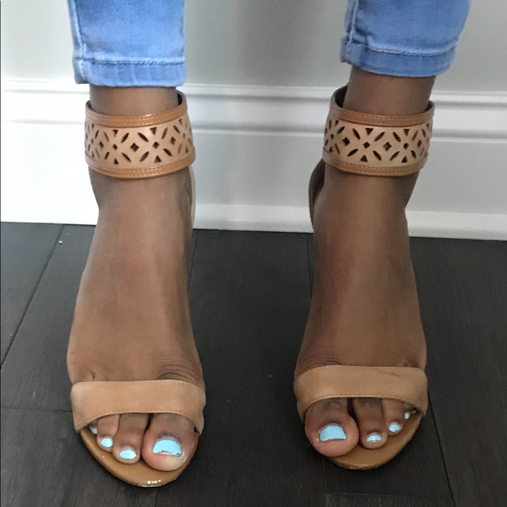 Heels - Picture 2 of 3